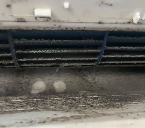 汶上空调吹的风有股烧焦味是怎么回事